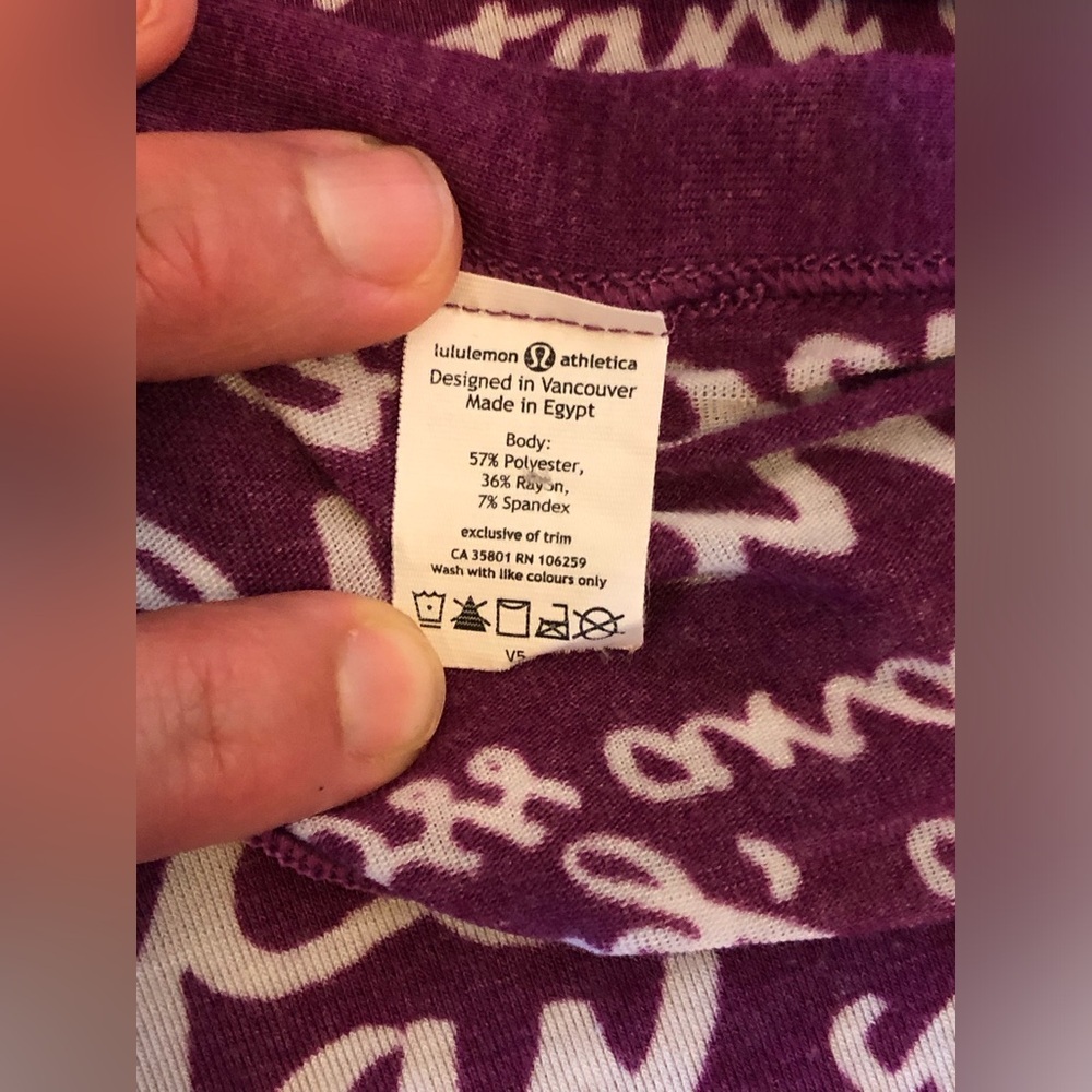 Lululemon Vinyasa Scarf Manifesto Print Heathered Dewberry Purple Grail - Picture 6 of 8